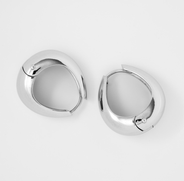 Серебряные серьги-груши гладкие в родиевом покрытии (CASSINO)