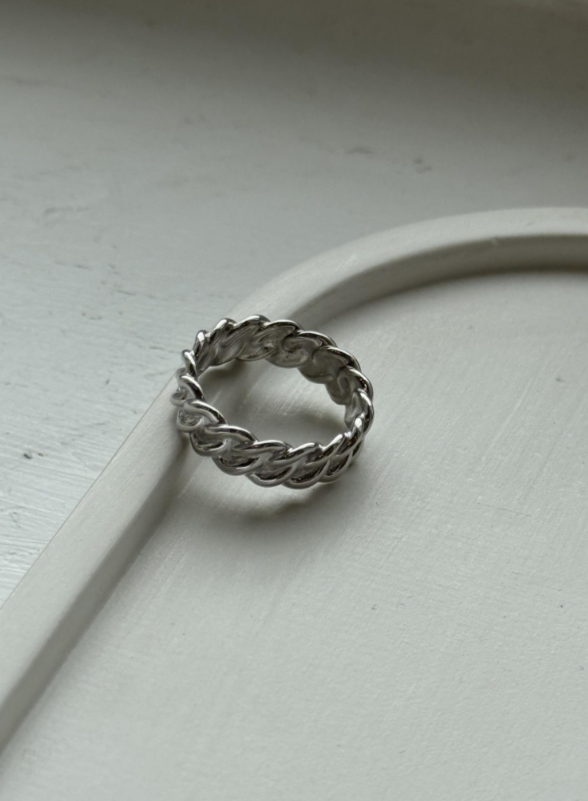 Серебряное кольцо с крупным плетением в родиевом покрытии (ATRANI)