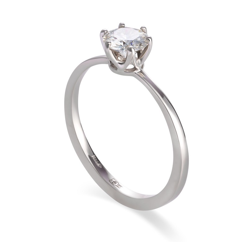Серебряное кольцо помолвочное с камнем Swarovski